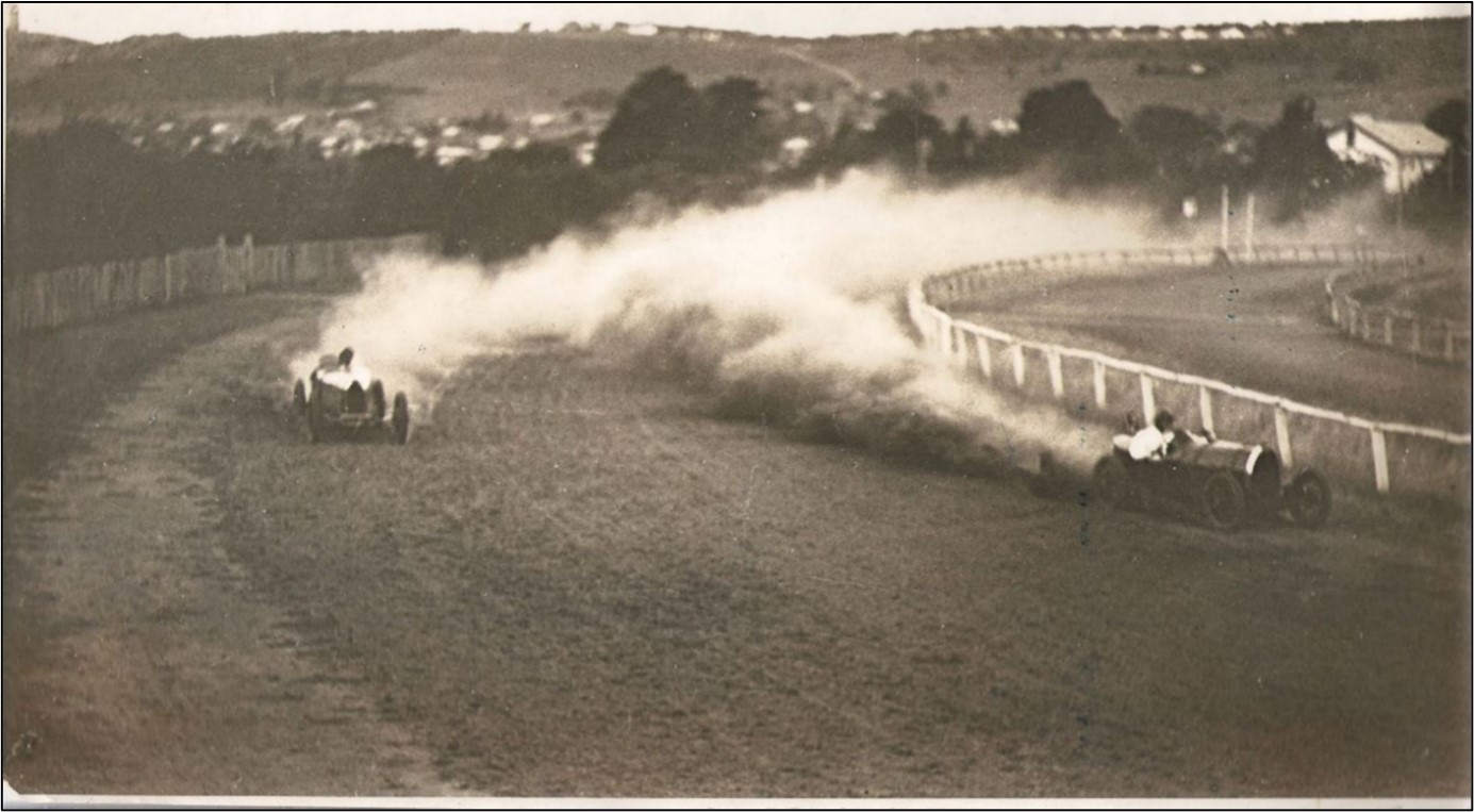 1927 Australian Grand Prix Final Geoff Meredith – winner leading Jack ORourke 15 January 1927